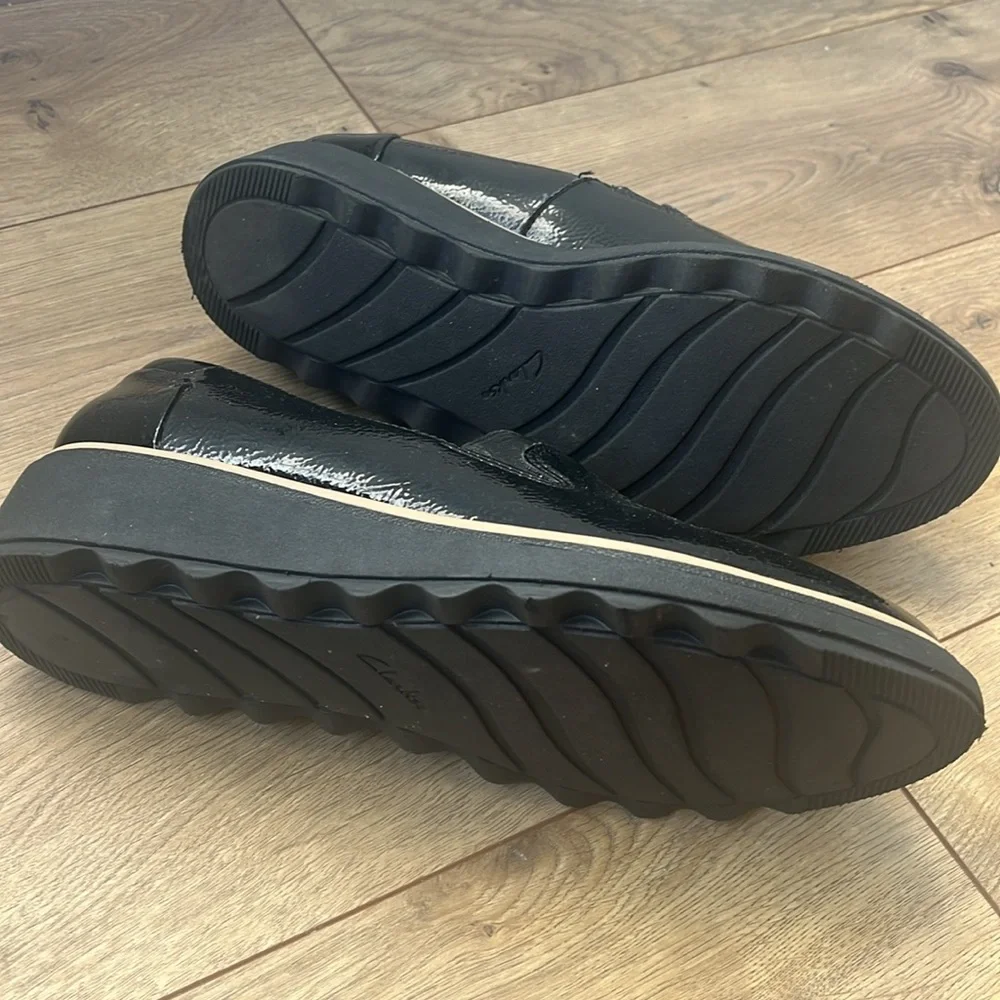 Black patent Clarks loafer - Picture 2 of 4